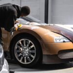 Professionele auto detailing – polijsten van autolak voor een glanzende en krasvrije afwerking.